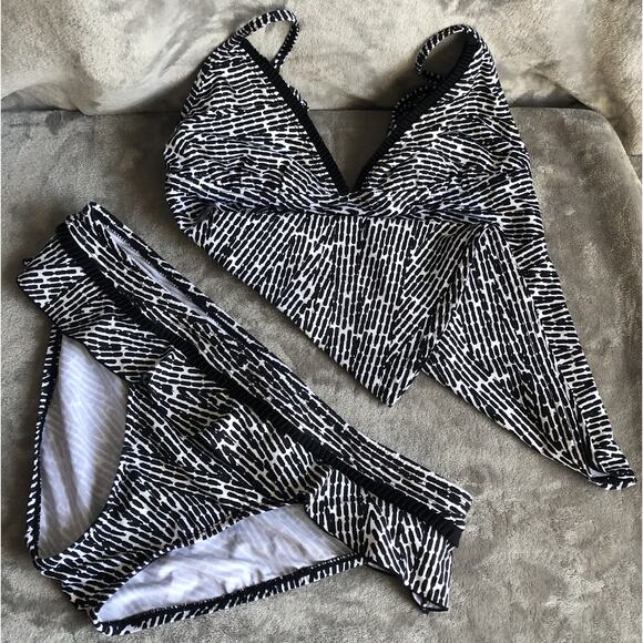 Kenneth Cole Reaction Zebra Triangle Ruffle Tankini Bathing Suit Regular Size M - Picture 2 of 8